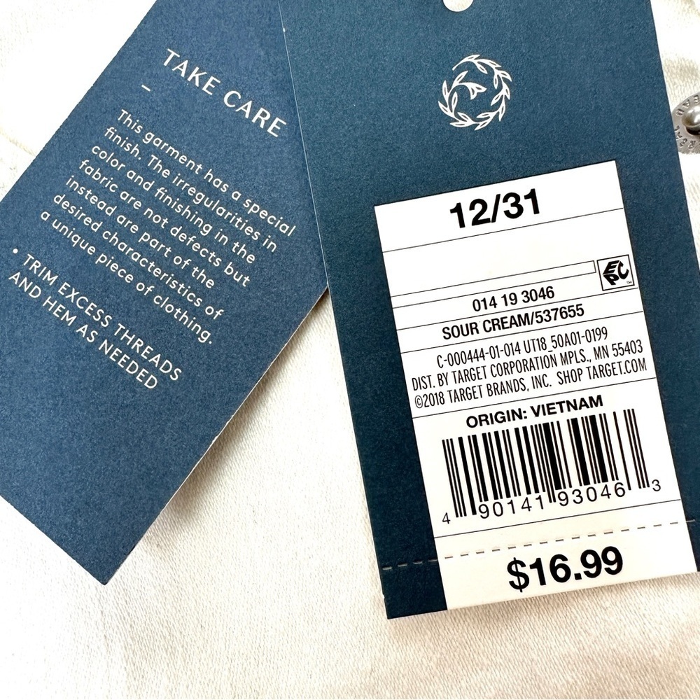 Mid-Rise Raw Hem Midi Jean Shorts in White Size 12/31 - Picture 7 of 12